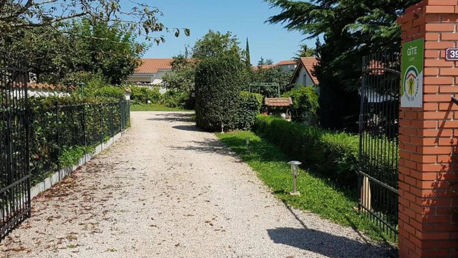 Charmant Gite Dans Les Monts Du Lyonnais Avec Jardin, Terrasse Et Confort Moderne - Fr-1-496-174 Maringes 0*,  France