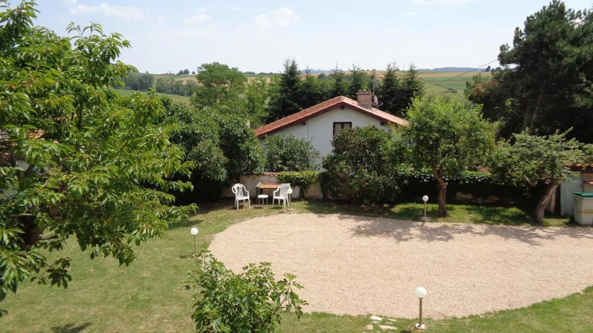 Holiday home Charmant Gite Dans Les Monts Du Lyonnais Avec Jardin, Terrasse Et Confort Moderne - Fr-1-496-174 Maringes